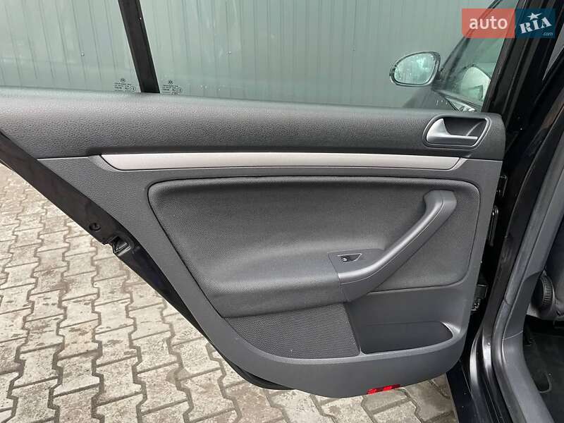 Хетчбек Volkswagen Golf 2008 в Івано-Франківську
