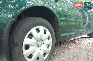 Хэтчбек Volkswagen Golf 1999 в 
