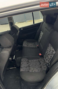 Хэтчбек Volkswagen Golf 2000 в 