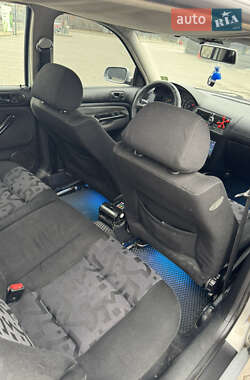 Хэтчбек Volkswagen Golf 2000 в 