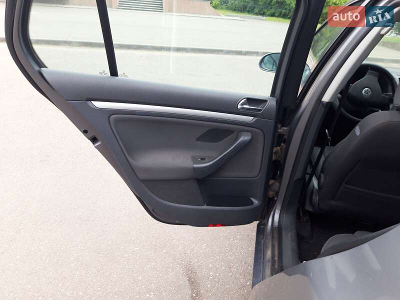 Хетчбек Volkswagen Golf 2004 в Кривому Розі