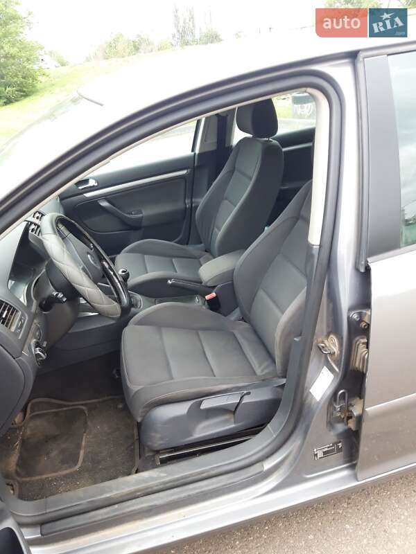 Хетчбек Volkswagen Golf 2004 в Кривому Розі