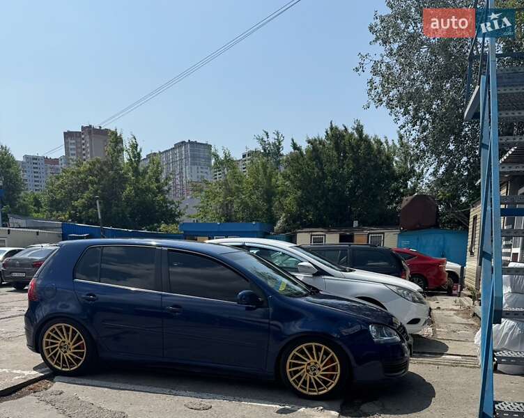 Хетчбек Volkswagen Golf 2006 в Києві