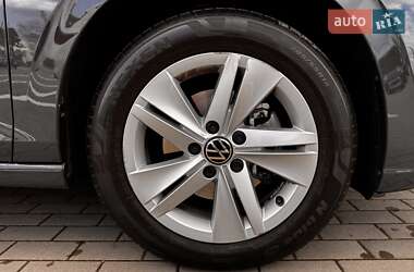 Хетчбек Volkswagen Golf 2022 в 
