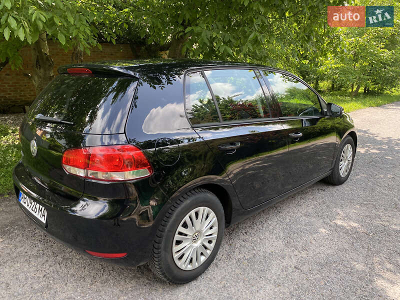 Хэтчбек Volkswagen Golf 2009 в 