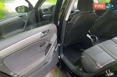 Хэтчбек Volkswagen Golf 2009 в 