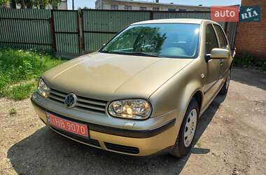Хэтчбек Volkswagen Golf 2001 в 