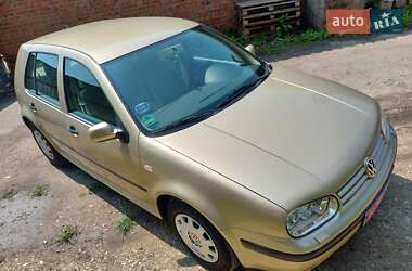 Хэтчбек Volkswagen Golf 2001 в 