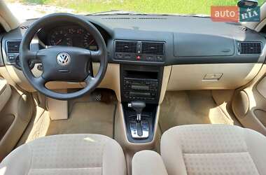 Хэтчбек Volkswagen Golf 2001 в 