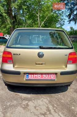 Хэтчбек Volkswagen Golf 2001 в 