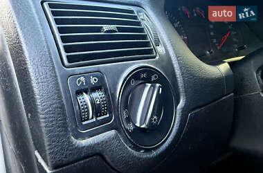 Хетчбек Volkswagen Golf 1999 в 