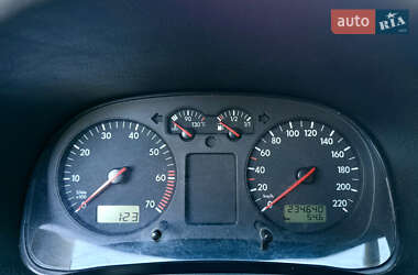 Хетчбек Volkswagen Golf 1999 в 