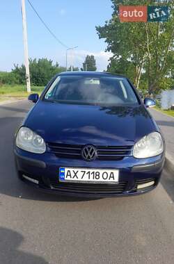 Хэтчбек Volkswagen Golf 2004 в 