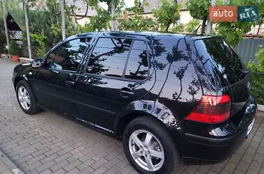 Хетчбек Volkswagen Golf 2002 в 