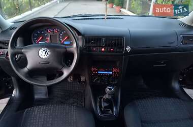 Хетчбек Volkswagen Golf 2002 в 