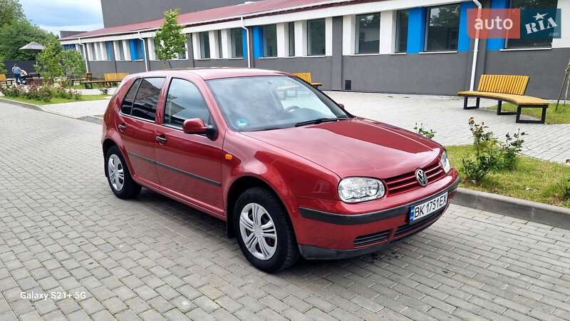 Хэтчбек Volkswagen Golf 1998 в 