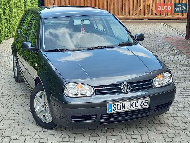 Хетчбек Volkswagen Golf 2002 в 