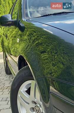 Хетчбек Volkswagen Golf 2002 в 