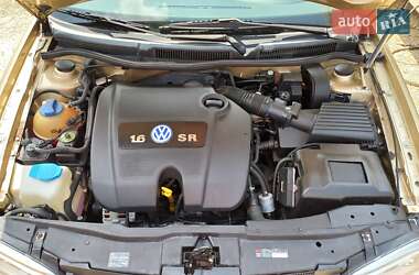 Хэтчбек Volkswagen Golf 2001 в 