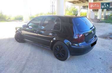 Хэтчбек Volkswagen Golf 1999 в 