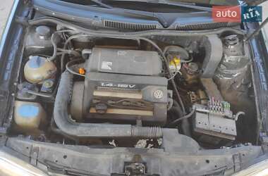 Хэтчбек Volkswagen Golf 1999 в 