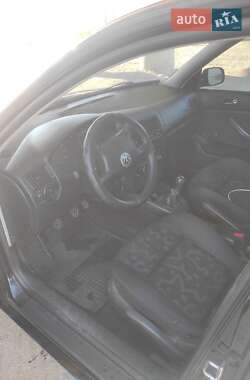 Хэтчбек Volkswagen Golf 1999 в 