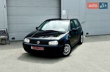 Хэтчбек Volkswagen Golf 2000 в 