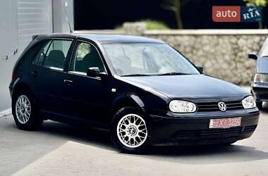 Хэтчбек Volkswagen Golf 2000 в 