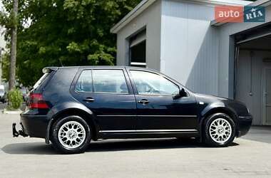 Хэтчбек Volkswagen Golf 2000 в 