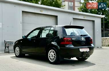Хэтчбек Volkswagen Golf 2000 в 