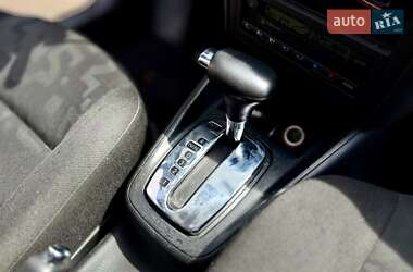 Хэтчбек Volkswagen Golf 2000 в 