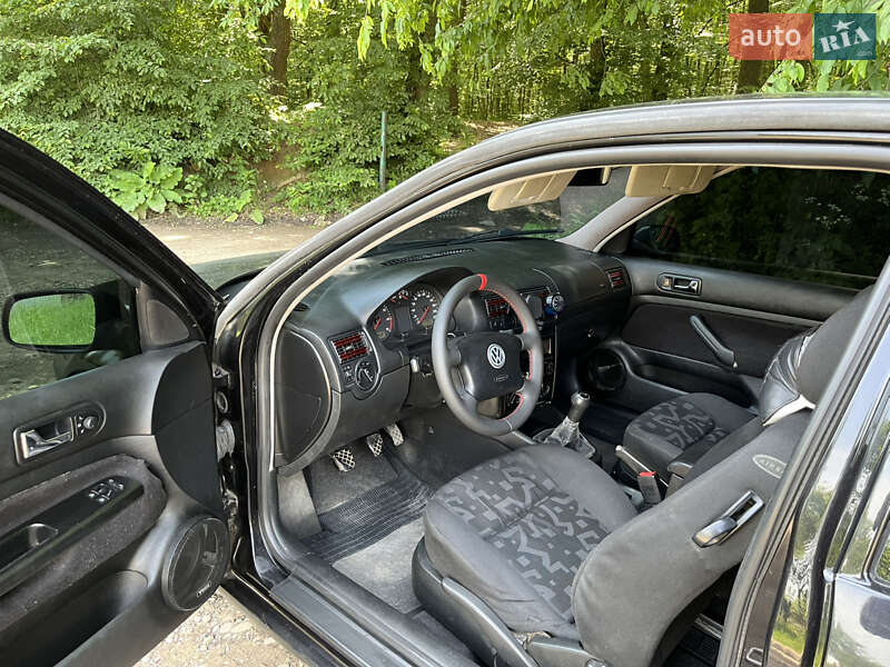 Хетчбек Volkswagen Golf 1998 в Чернівцях