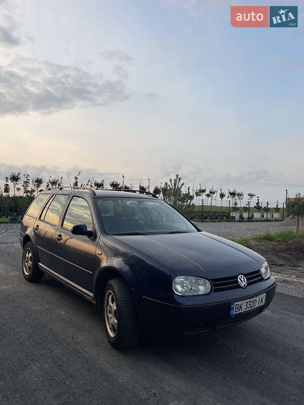 Универсал Volkswagen Golf 2001 в Ровно