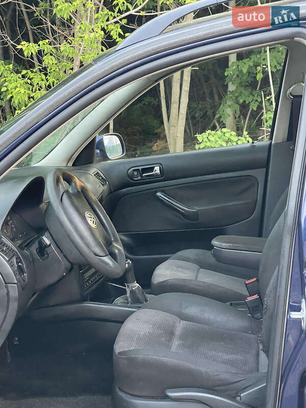 Универсал Volkswagen Golf 2001 в Ровно