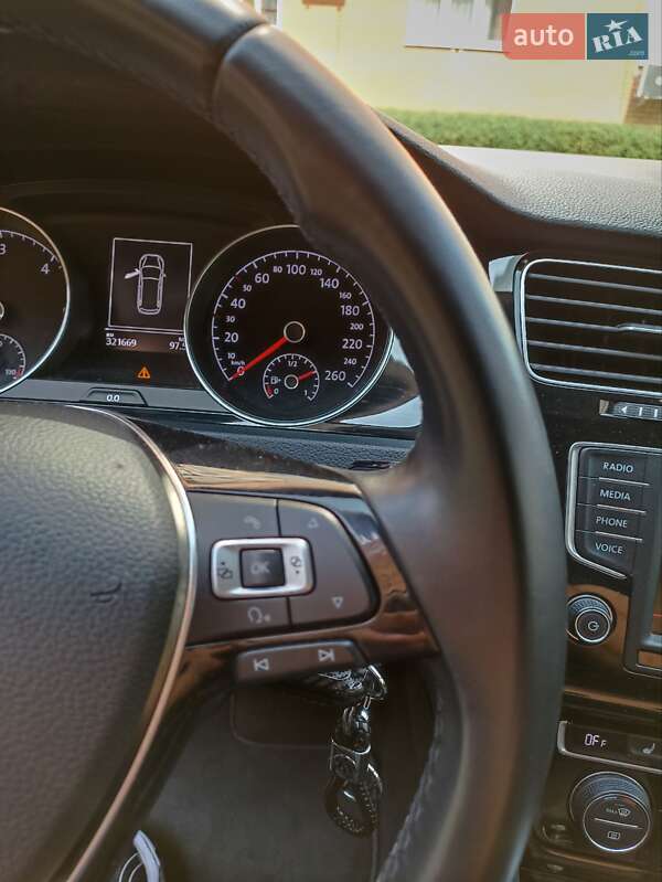 Универсал Volkswagen Golf 2015 в Луцке