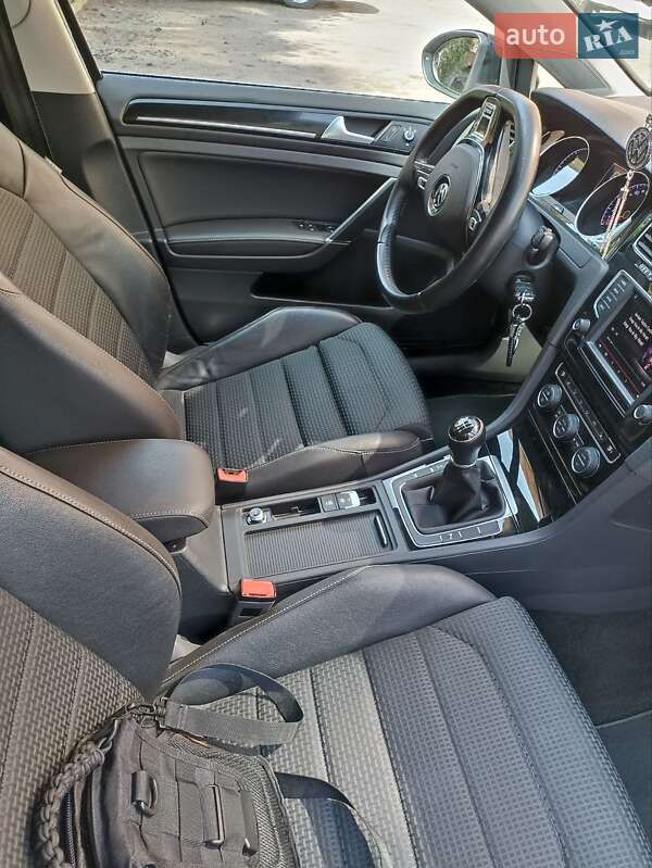 Универсал Volkswagen Golf 2015 в Луцке