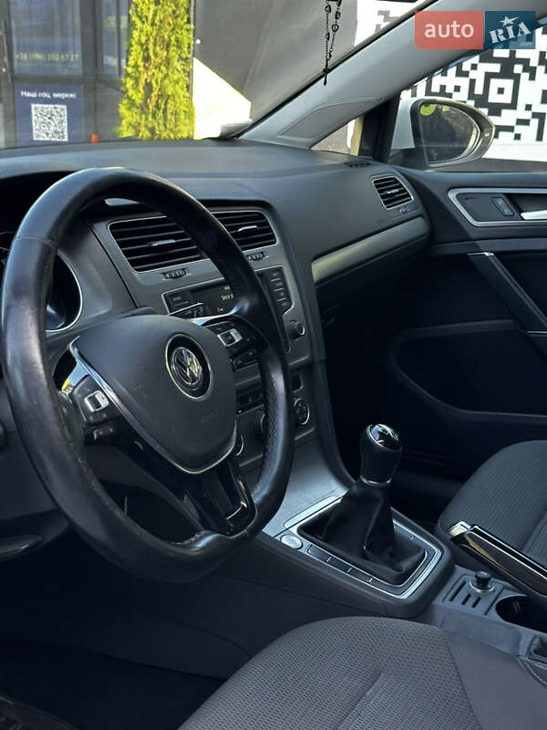 Универсал Volkswagen Golf 2015 в Львове