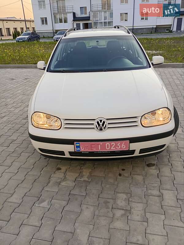 Универсал Volkswagen Golf 2003 в Самборе