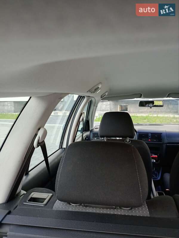 Универсал Volkswagen Golf 2003 в Самборе
