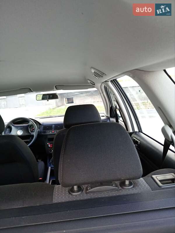 Универсал Volkswagen Golf 2003 в Самборе