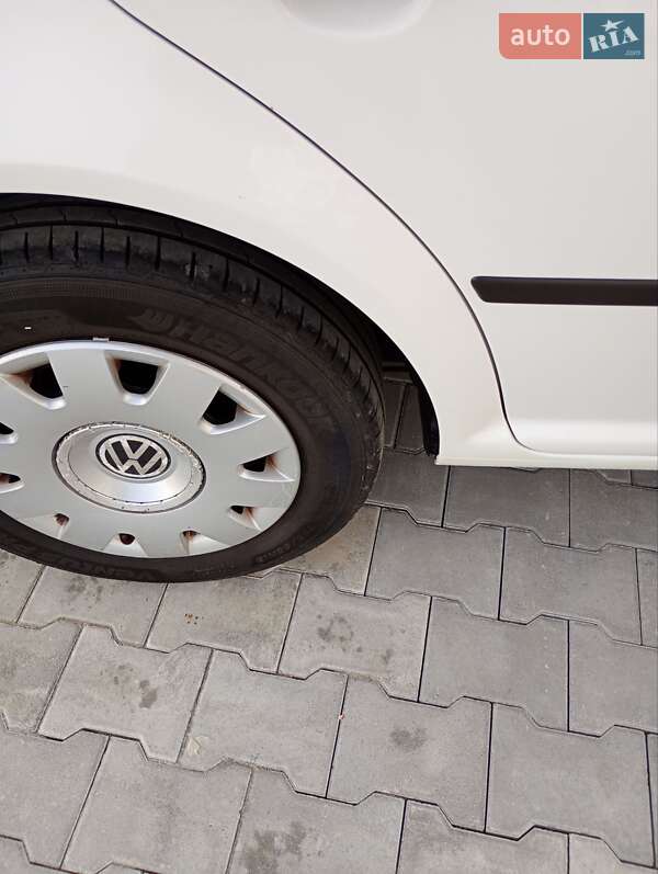 Универсал Volkswagen Golf 2003 в Самборе