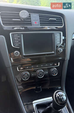 Хэтчбек Volkswagen Golf 2016 в 