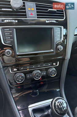 Хэтчбек Volkswagen Golf 2016 в 