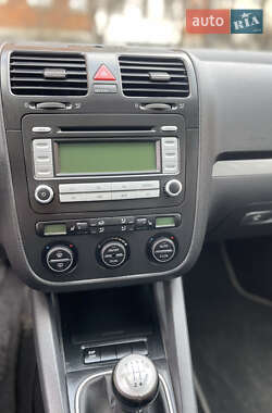 Хэтчбек Volkswagen Golf 2007 в 
