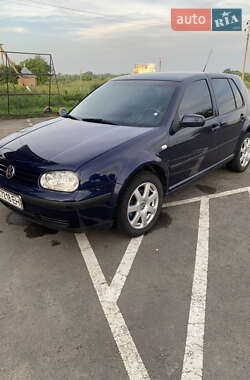 Хэтчбек Volkswagen Golf 2001 в 