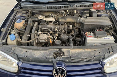 Хэтчбек Volkswagen Golf 2001 в 