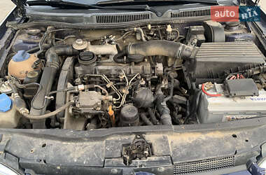 Хэтчбек Volkswagen Golf 2001 в 