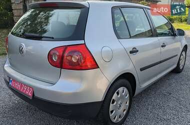 Хэтчбек Volkswagen Golf 2004 в 