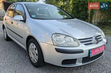 Хэтчбек Volkswagen Golf 2004 в 