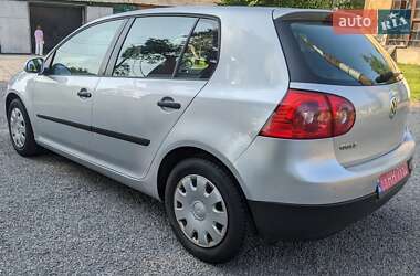 Хэтчбек Volkswagen Golf 2004 в 